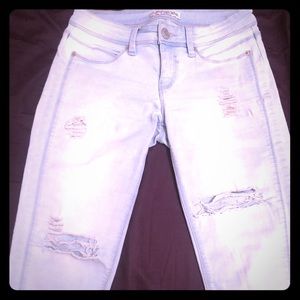Guess ripped stretchy jean capris